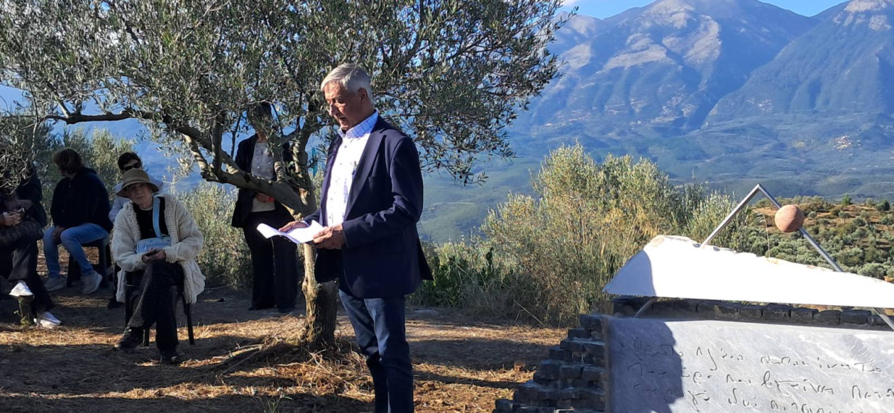 https://cdn.np-media.gr/media/news/2026/10/24/132953/photos/snapshot/apokalyptiria-tou-mnimeiou-manoysou-manousaki-sti-sellasia-6.jpg