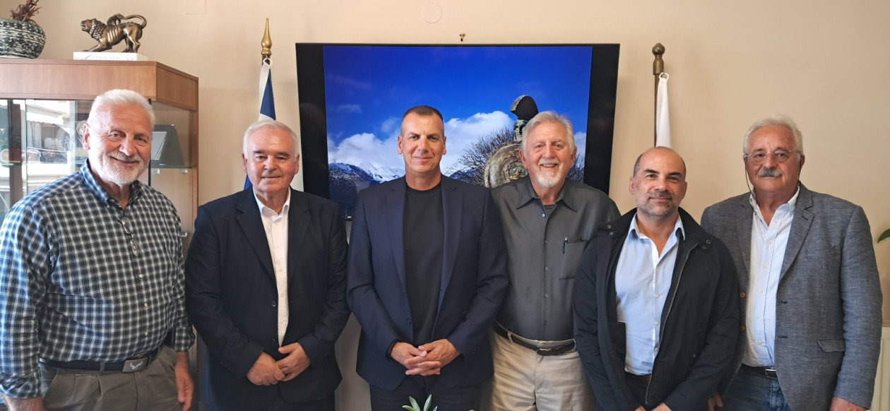 https://cdn.np-media.gr/media/news/2026/10/27/132991/photos/snapshot/sparti-agalma-spartiatissa-mana-paideia-2026-6.jpg