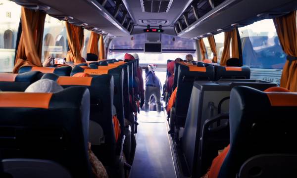 Αίγιο: Οδηγός των ΚΤΕΛ ξέχασε επιβάτιδα σε στάση για τουαλέτα - Έφυγε το λεωφορείο χωρίς αυτήν
