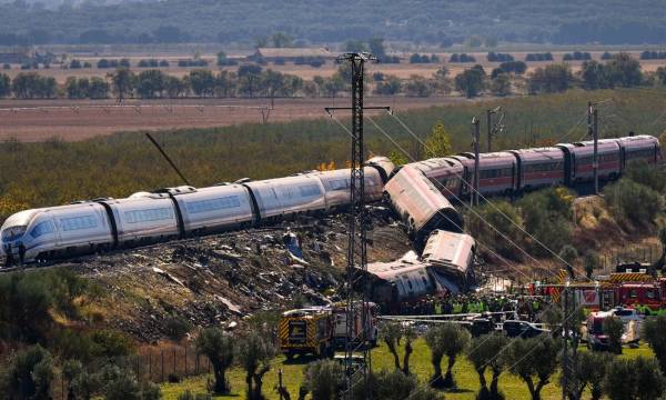 Τραγωδία στην Ισπανία: 68 νεκροί από σύγκρουση τρένων – Τα κρίσιμα 17 λεπτά